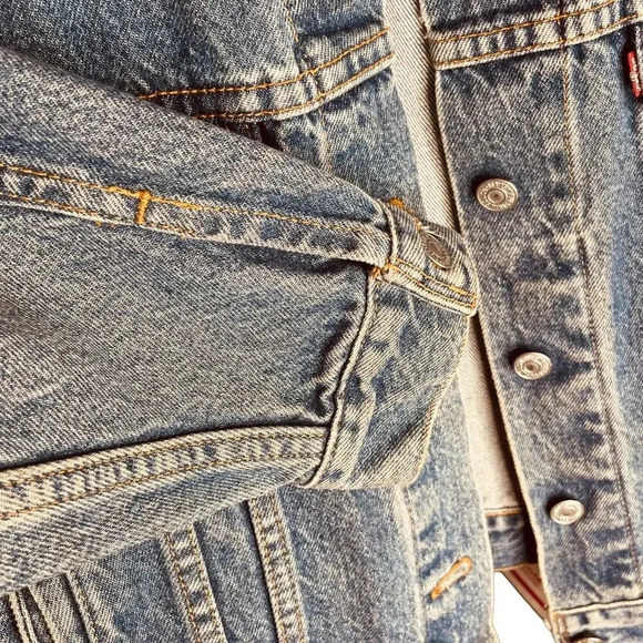 Vintage Levi’s Women's Medium Wash ‘70s Two Pocket Denim Trucker Jacket - Picture 7 of 11